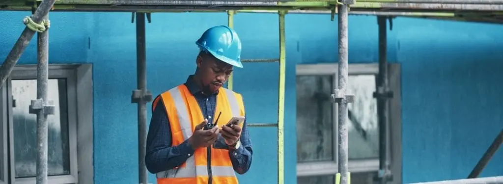 worker using panic button app|Blackline Safety Panic Button App|Ok Alone Panic Button App|StaySafe Panic Button App|SafetyLine Panic Button App