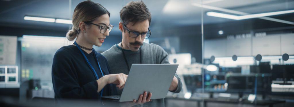 two workers using an erp software in the office